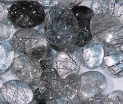 Μεσαίο Βότσαλο Χαλαζίας με Τουρμαλίνη