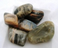 Μεγάλο Βότσαλο Μαύρος Σεληνόλιθος