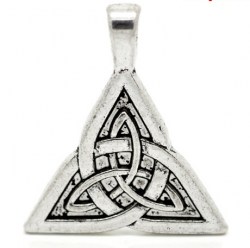 Τρικουέτρα με Κελτικούς Κόμπους